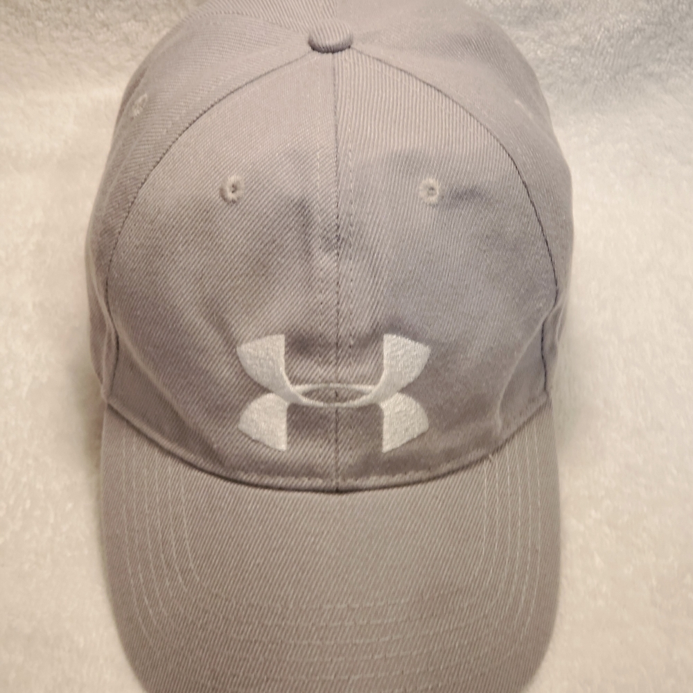 UNDER ARMOUR adjustable light grey hat